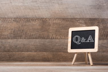 Q&A metin ile yazı tahtası