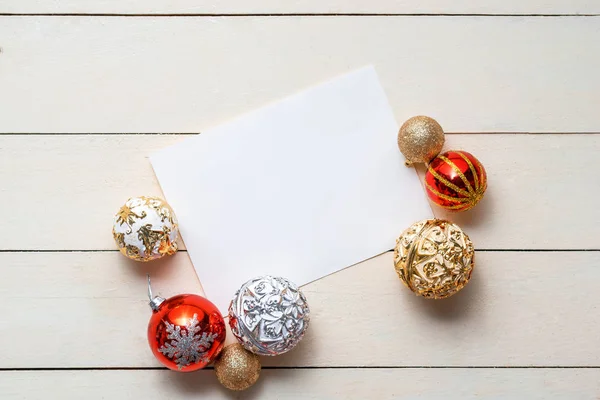 Decoraciones de Navidad y tarjeta en blanco — Foto de Stock