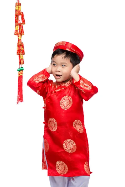 Портрет смішні і захоплюючих в'єтнамських хлопчика, феєрверку — стокове фото