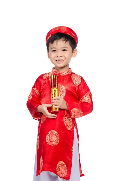 Щасливі в'єтнамських хлопчика в червоний Ао Dai святкування нового року з con — стокове фото