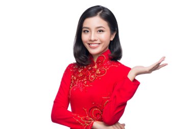 Gülümseme Vietnamca kadında geleneksel Ao Dai elbise ve tanıtmak