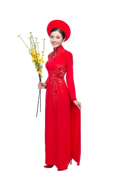 꽃을 들고 전통 의상에 아시아 여자 — 스톡 사진