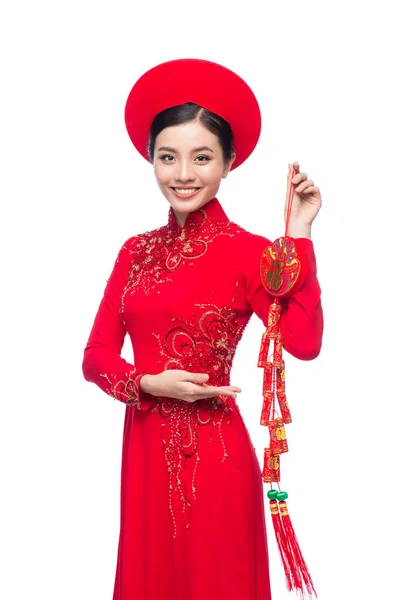 アジアの女性の伝統的な衣装で — ストック写真
