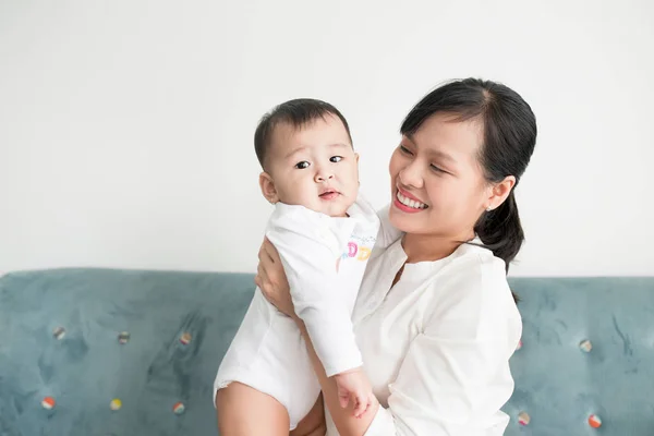 Mother and baby daughter — Stock Photo, Image