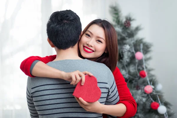 Karácsony ázsiai pár — Stock Fotó