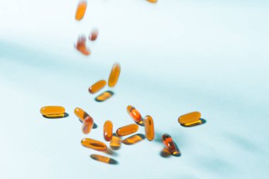 Hapları düşme. Jel kapsül. Vitamin A, E, balık yağı, primr