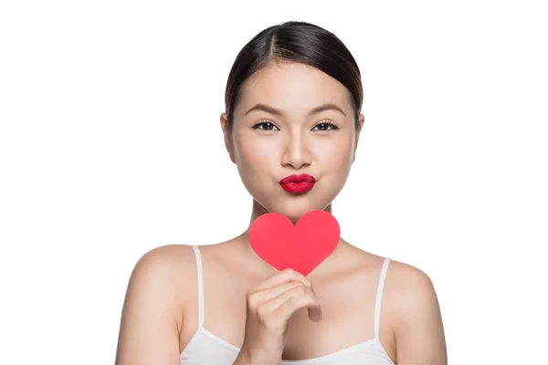 Linda mujer joven atractiva con corazón rojo. San Valentín arte del día — Foto de Stock