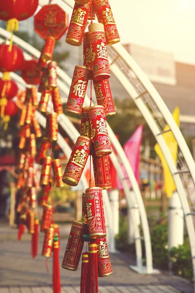 I tradizionali petardi d'oro cinesi sono usati per spaventare aw — Foto Stock