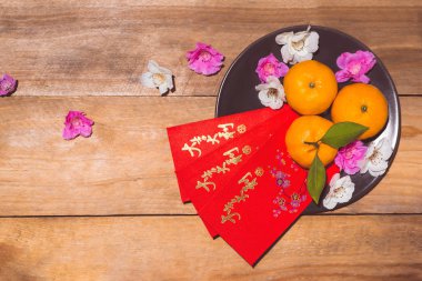 Mandarin portakal ve kırmızı cebin 