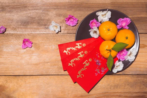 Mandarin portakal ve kırmızı cebin 