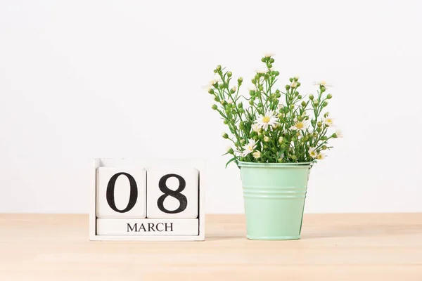 8 marzo Calendario Cubo di legno sul tavolo. San Valentino — Foto Stock