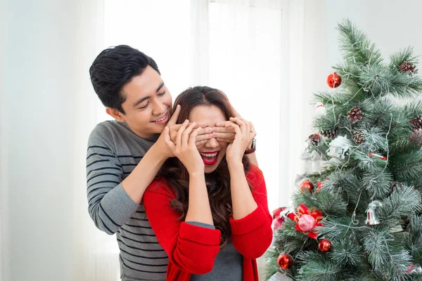 Boże Narodzenie azjatycki para — Zdjęcie stockowe