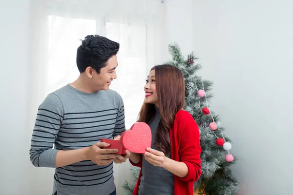 Noël asiatique couple — Photo