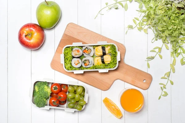 Caja de Bento con diferentes alimentos —  Fotos de Stock