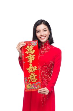 Geleneksel festival üzerinde güzel bir Asyalı kadın portresi Ao Dai Tet tatil yeni yıl verilirse gösterilen kostüm. Ay yeni yıl. Metin ortalama mutluluk ve zengin Başlarken.