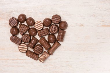 Çikolata truffles yapılan kalp 