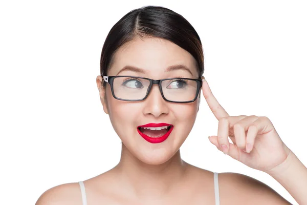 Belleza modelo asiático chica con la piel perfecta con gafas, aislado sobre fondo blanco . — Foto de Stock