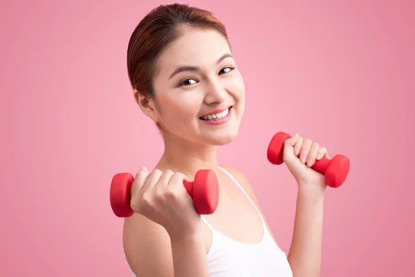 Fitness vrouw tillen gewichten — Stockfoto