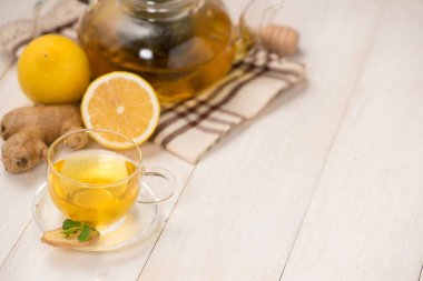 Zencefil çayı ve çaydanlık bardak