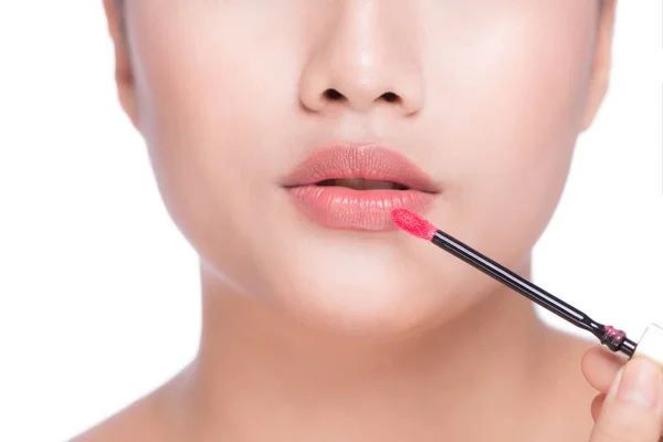 Model uygulama dudak parlatıcısı — Stok fotoğraf