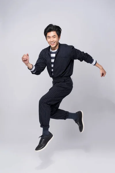 점프 아시아 남성 모델 — 스톡 사진