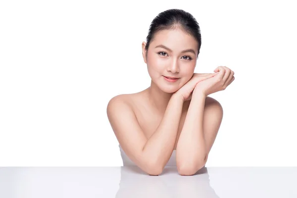 Asian woman with clean skin — Stock Photo, Image
