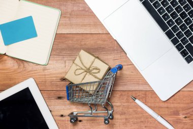 Mavi arabası ve gadget'lar 