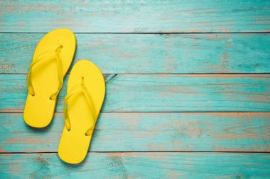 mavi arka plan üzerinde floplar flip