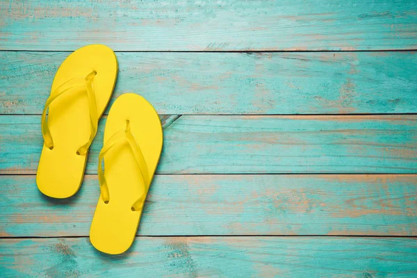 mavi arka plan üzerinde floplar flip