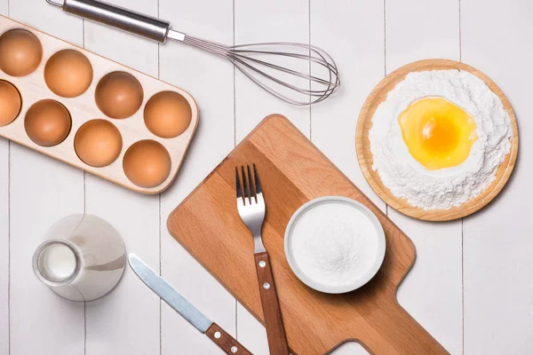 Яйця, цукор, борошно, молоко — стокове фото