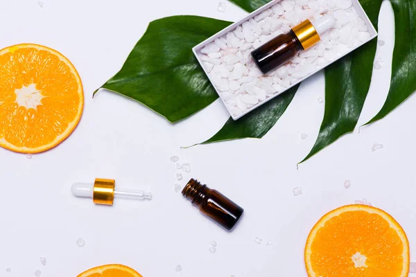 Contenitori cosmetici con fette di arancia — Foto Stock