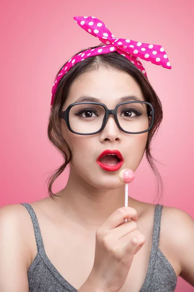 Woman eating lollipop — Stock Photo, Image