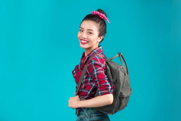 Chica sonriente con mochila — Foto de Stock