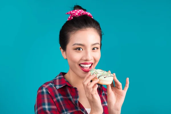 Retro vrouw dessert eten — Stockfoto