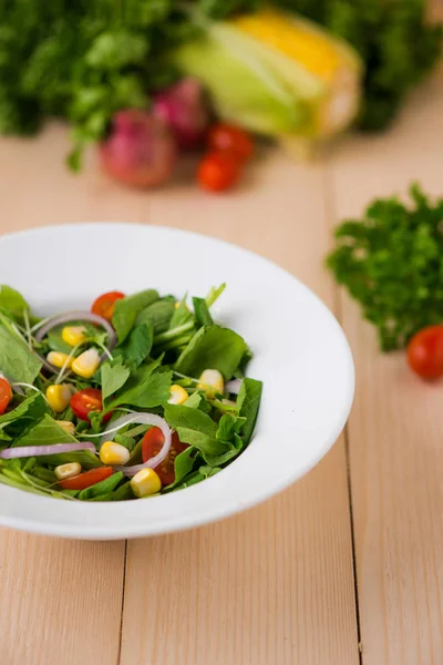 Salada de legumes frescos — Fotografia de Stock