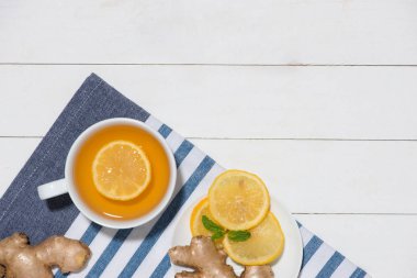Limonlu ve ballı zencefilli çay