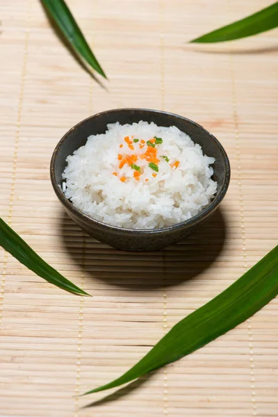 Dimasak nasi dalam mangkuk — Stok Foto