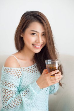 Onu sabah çay içme kadın