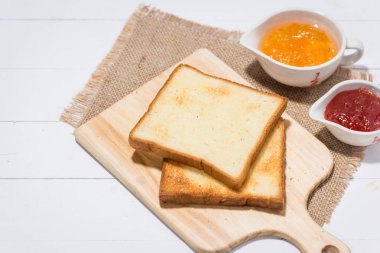 Plaka üzerinde sıkışmaları ile tost