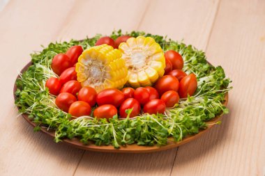 Taze sebze salatası.