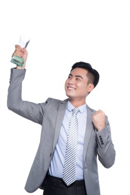 Elinde kupa olan bir iş adamı 