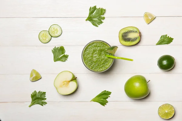 Detox concept. Glass jar of fresh drink green smoothie, spinach leaves, cucumber, apple, lime fruit. — Stock Photo, Image