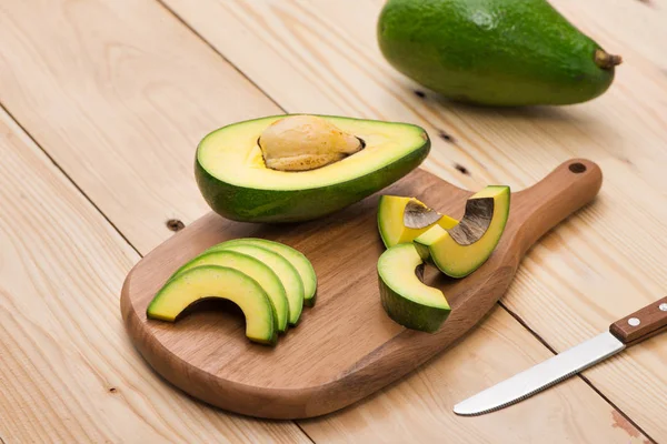 Verse biologische avocado — Stockfoto