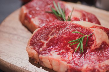 çiğ et kesme tahtası