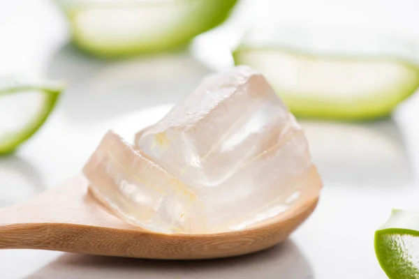 Aloe sliced and aloe vera gel on wooden spoon — Stock Photo, Image