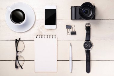 kamera, akıllı telefon, izle ve defter