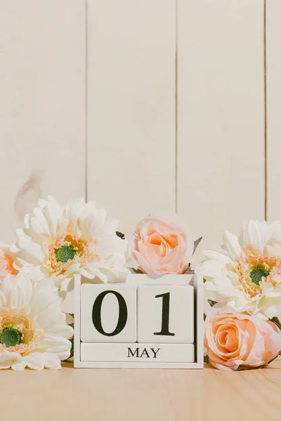 Calendario a blocchi con fiori — Foto Stock