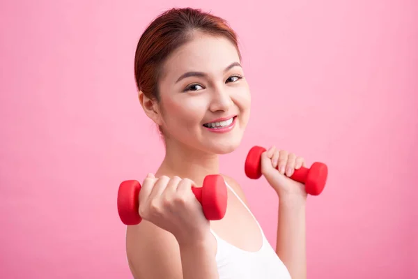 Fitness vrouw tillen gewichten — Stockfoto