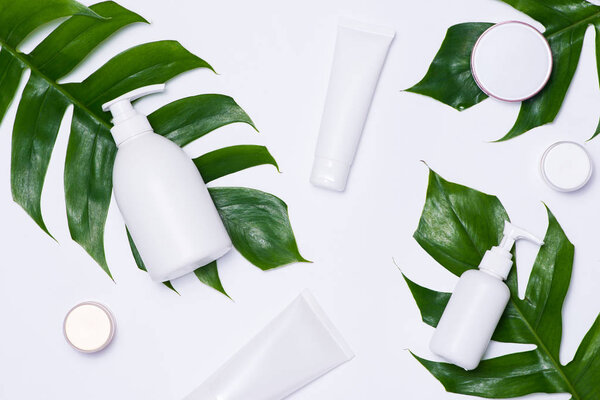 Cosmetics packaging set 