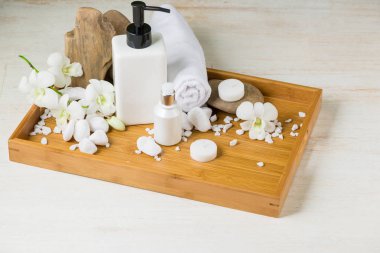 Kozmetik Şişeler ile kompozisyon